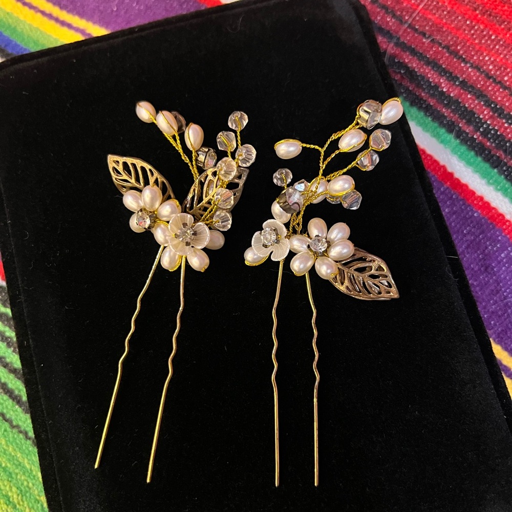 ⭐Elegant Gold and Pearl Hair Pins